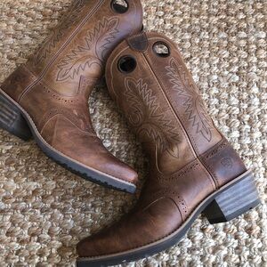 Ariat Hybrid Roughstock Cowboy Boot. Size 9.5 D